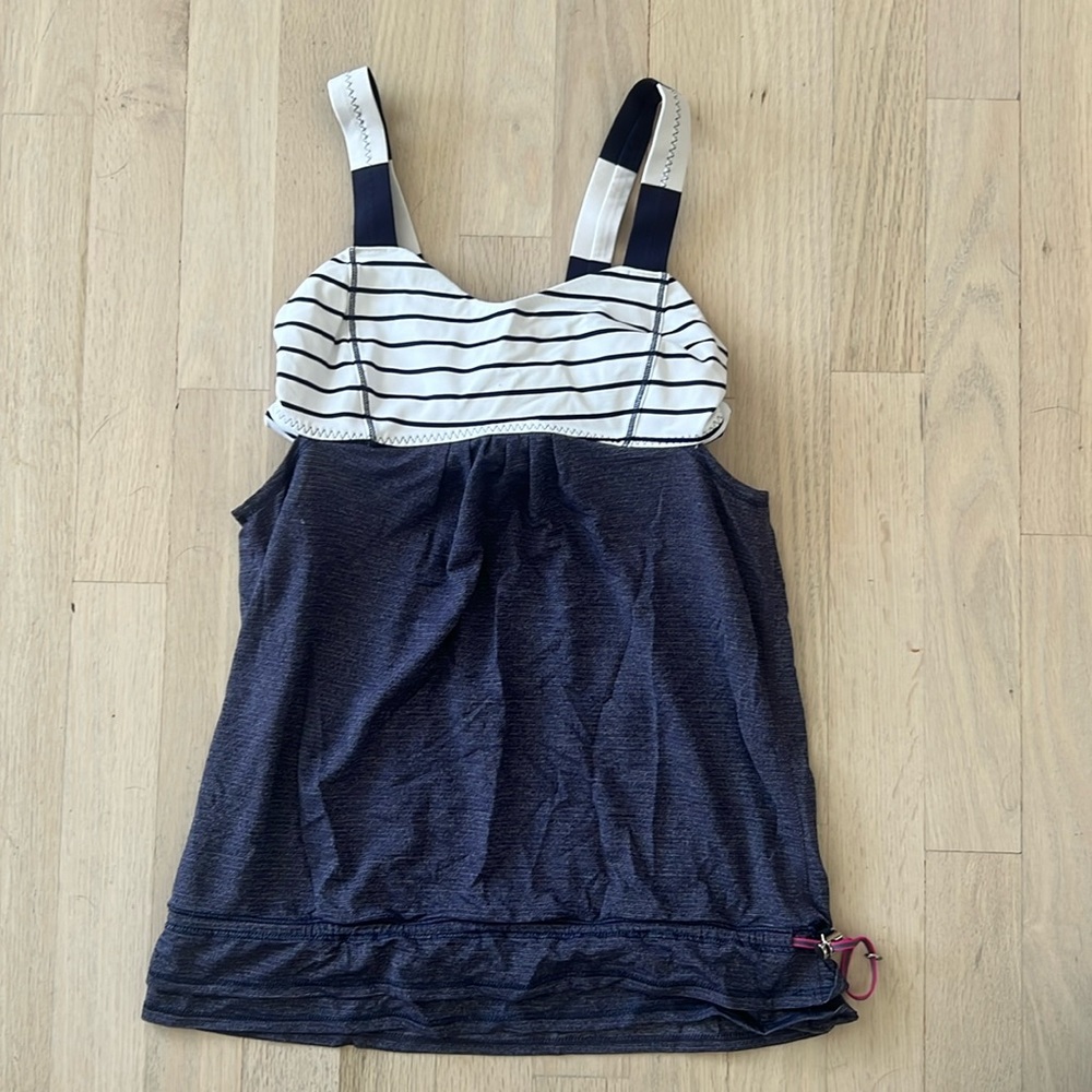 Lululemon fitness top